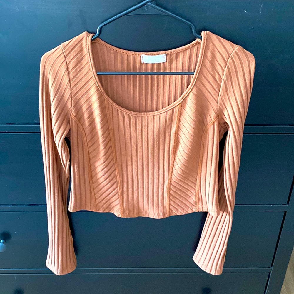 Brown cropped shirt with long bell sleeves
